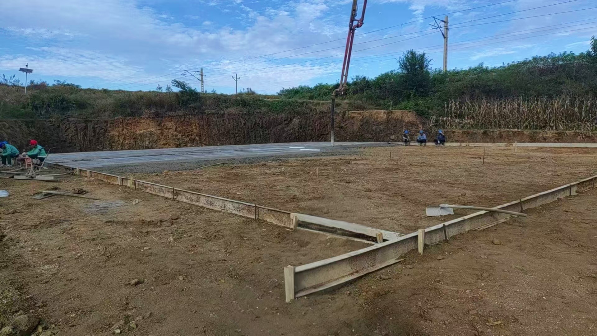 山東萊蕪萊城電廠～石馬 220kV 線路改造工程跨越辛泰鐵路 K96+887 處架設(shè)電力線工程