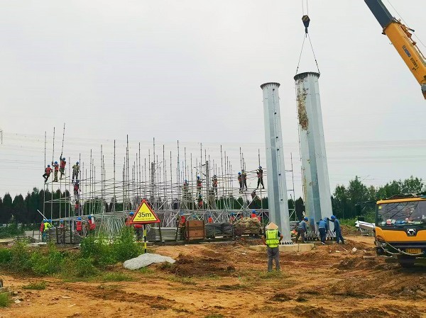 隴東至山東特高壓直流受端500千伏配套工程跨越瓦日鐵路K907+294處架設(shè)電力線路施工